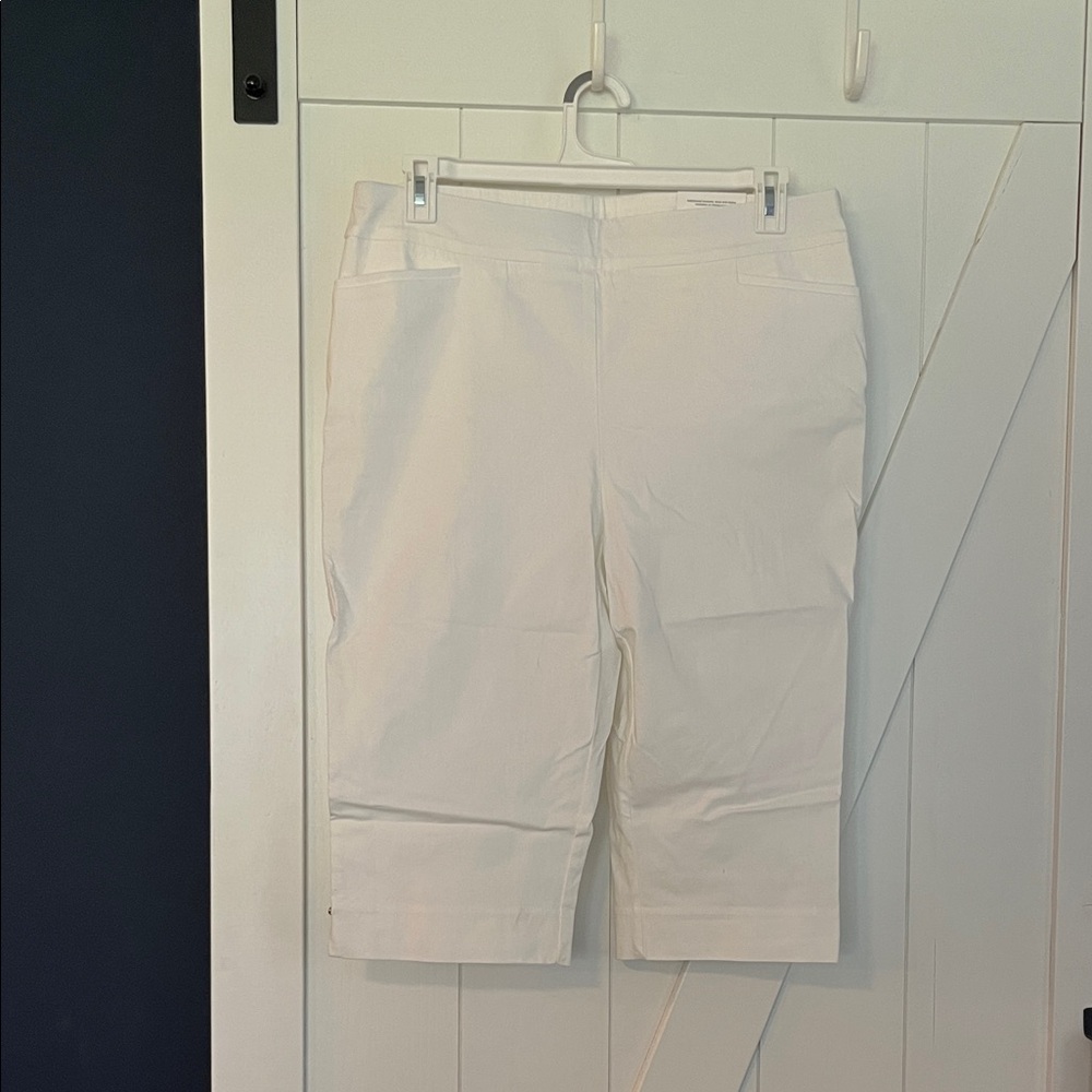 Women's White Stretch Pull-On Capri Pants